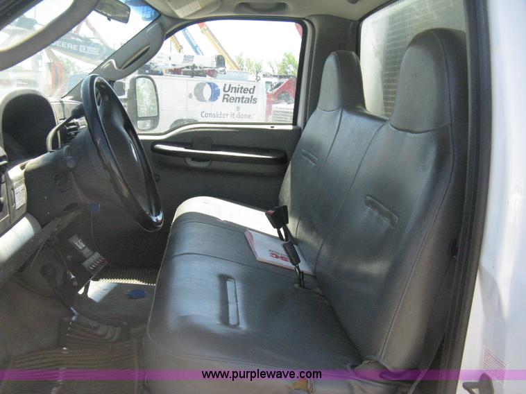 image for item D8310 2005 Ford F550 XL Super Duty service truck
