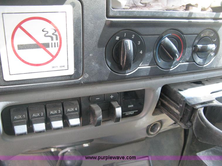 image for item D8310 2005 Ford F550 XL Super Duty service truck