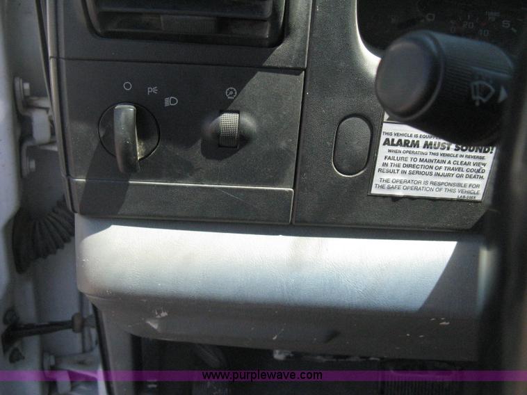 image for item D8310 2005 Ford F550 XL Super Duty service truck