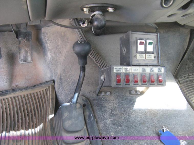 image for item D8310 2005 Ford F550 XL Super Duty service truck