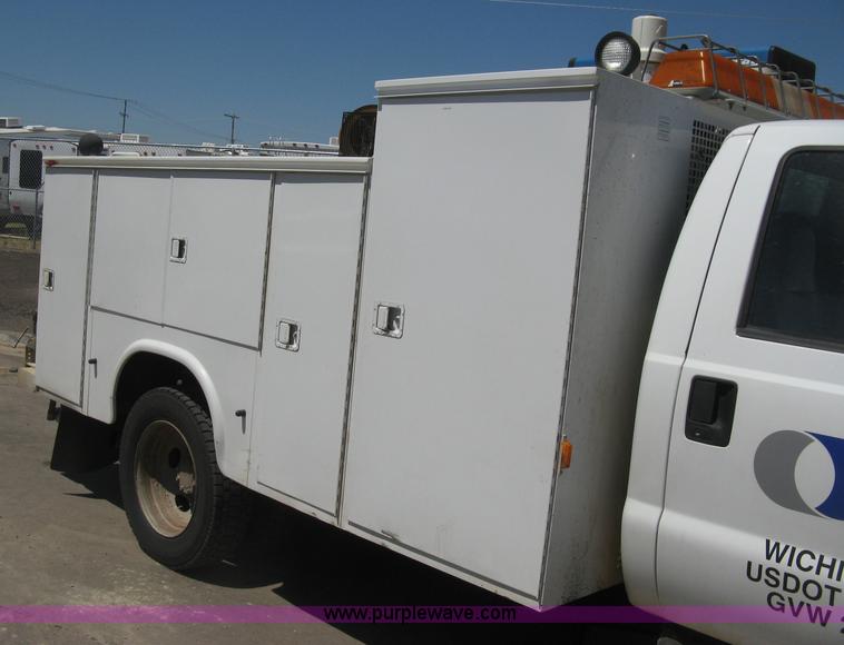 image for item D8310 2005 Ford F550 XL Super Duty service truck