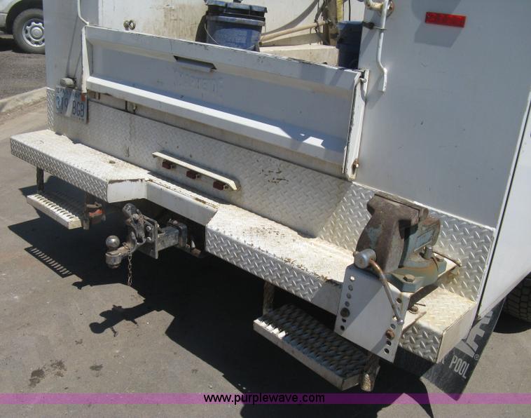 image for item D8310 2005 Ford F550 XL Super Duty service truck