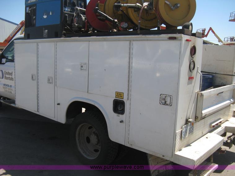 image for item D8310 2005 Ford F550 XL Super Duty service truck