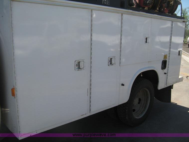 image for item D8310 2005 Ford F550 XL Super Duty service truck