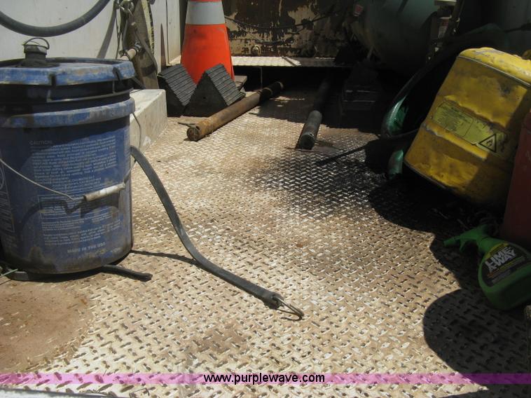 image for item D8310 2005 Ford F550 XL Super Duty service truck