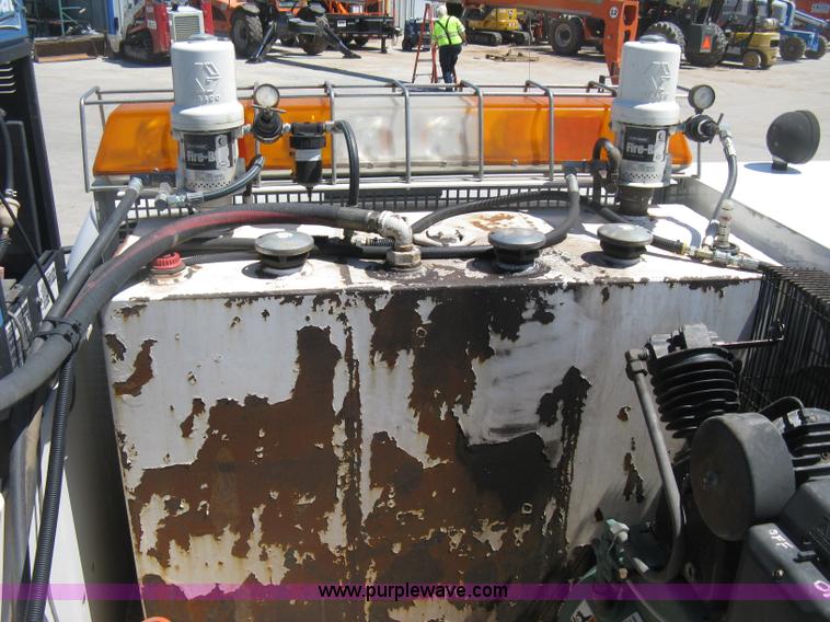 image for item D8310 2005 Ford F550 XL Super Duty service truck