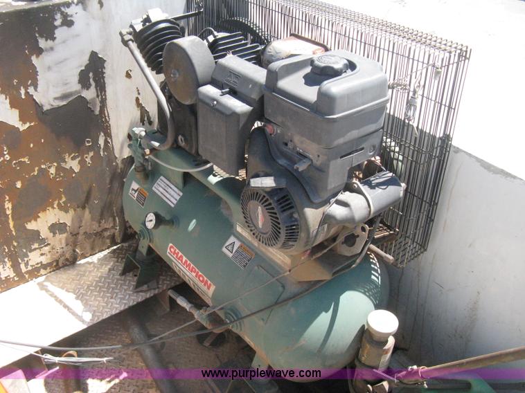 image for item D8310 2005 Ford F550 XL Super Duty service truck