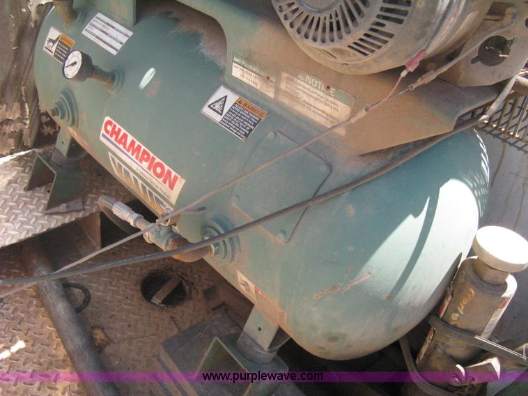 image for item D8310 2005 Ford F550 XL Super Duty service truck