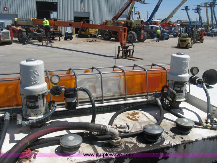 image for item D8310 2005 Ford F550 XL Super Duty service truck