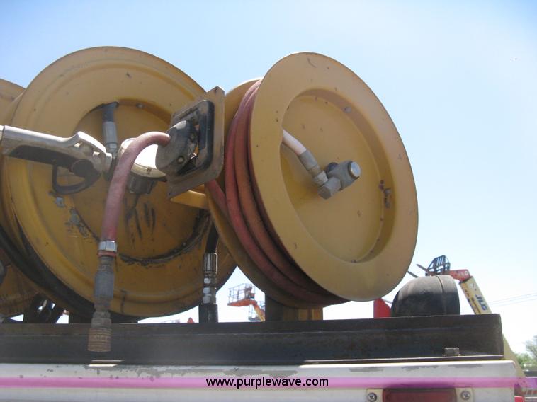 image for item D8310 2005 Ford F550 XL Super Duty service truck