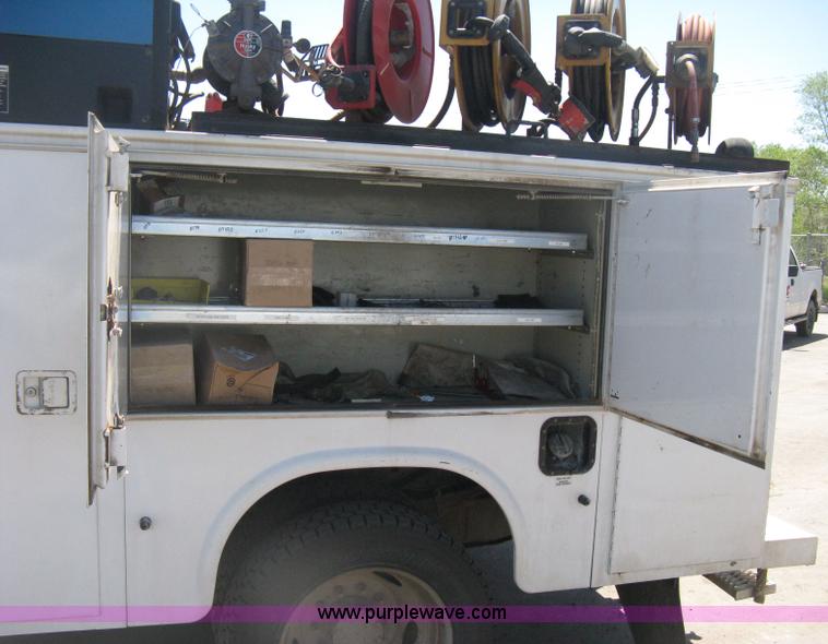 image for item D8310 2005 Ford F550 XL Super Duty service truck