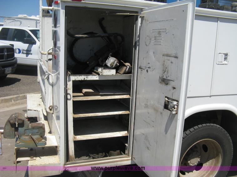 image for item D8310 2005 Ford F550 XL Super Duty service truck