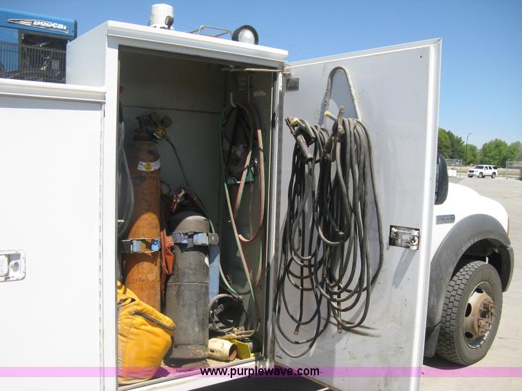 image for item D8310 2005 Ford F550 XL Super Duty service truck