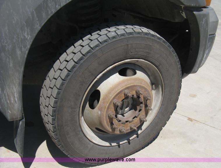 image for item D8310 2005 Ford F550 XL Super Duty service truck