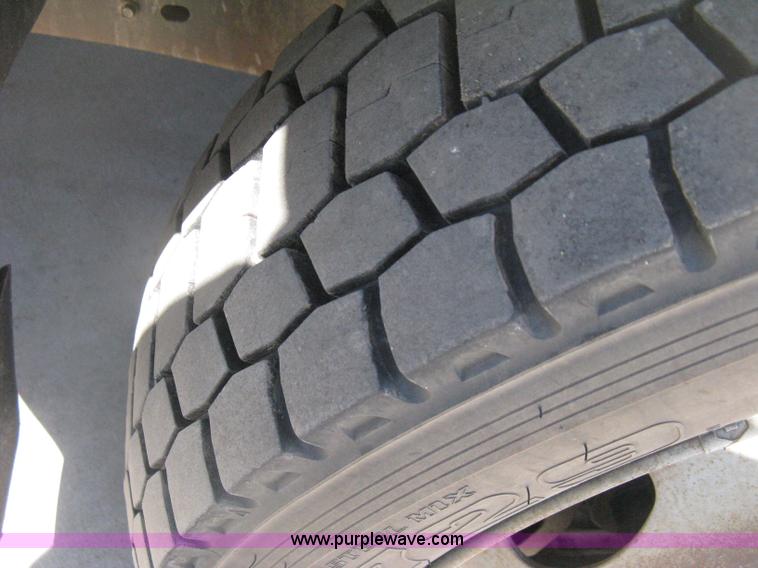 image for item D8310 2005 Ford F550 XL Super Duty service truck