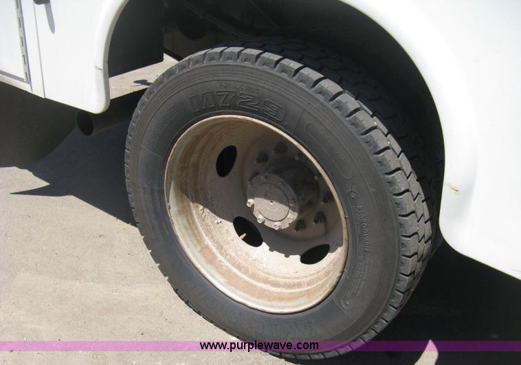 image for item D8310 2005 Ford F550 XL Super Duty service truck