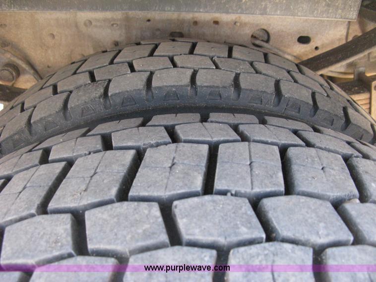 image for item D8310 2005 Ford F550 XL Super Duty service truck