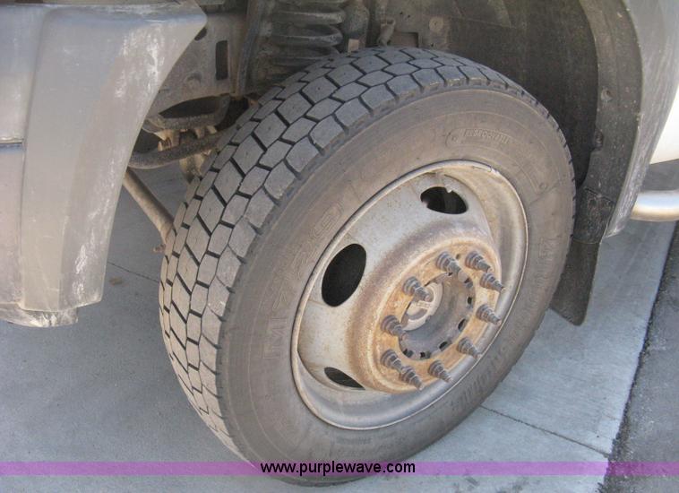 image for item D8310 2005 Ford F550 XL Super Duty service truck