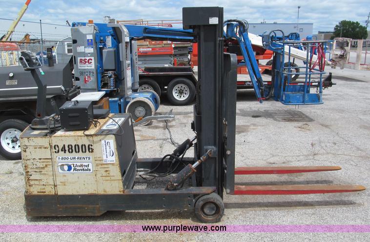 image for item F5068 2000 Crown 40WBT walk-behind forklift