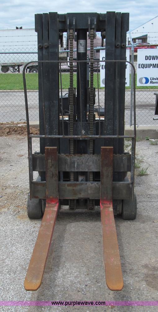 image for item F5068 2000 Crown 40WBT walk-behind forklift