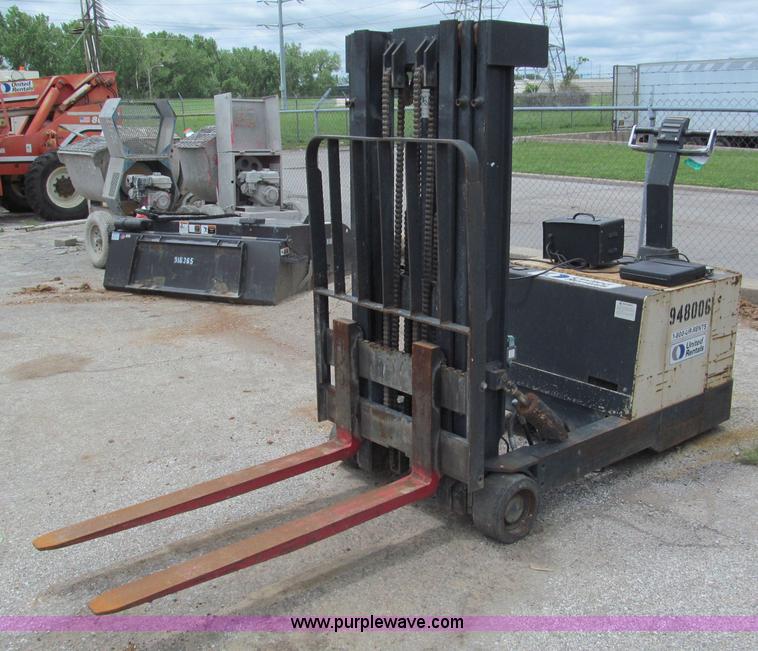 image for item F5068 2000 Crown 40WBT walk-behind forklift