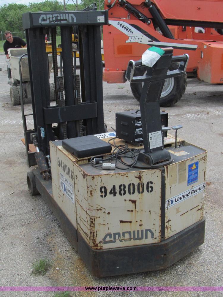 image for item F5068 2000 Crown 40WBT walk-behind forklift