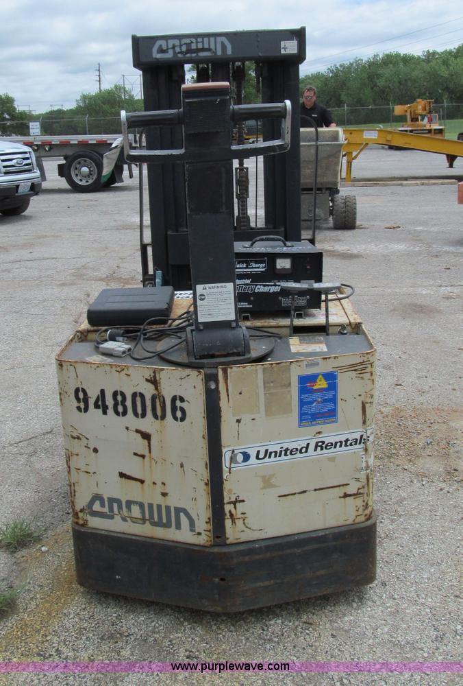 image for item F5068 2000 Crown 40WBT walk-behind forklift
