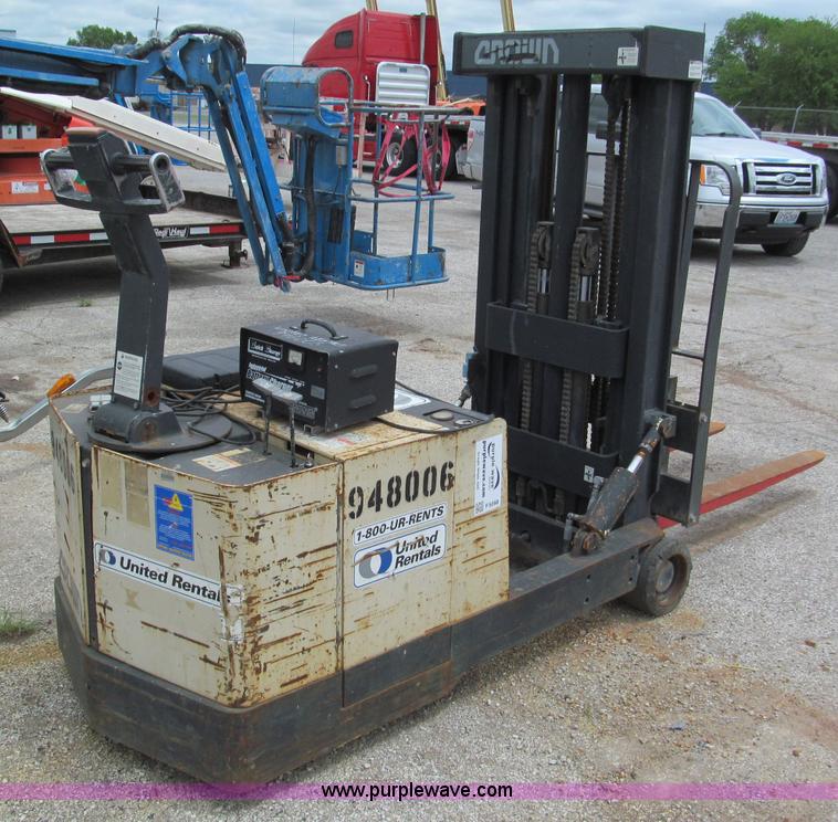 image for item F5068 2000 Crown 40WBT walk-behind forklift