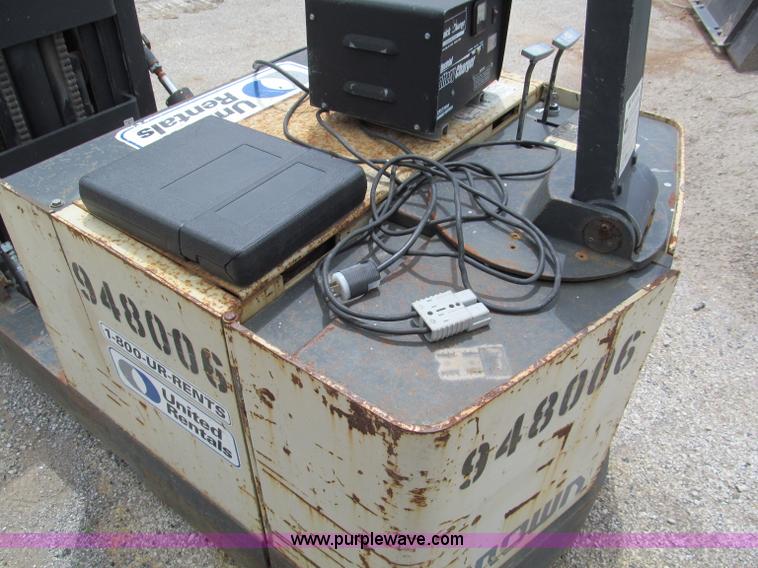 image for item F5068 2000 Crown 40WBT walk-behind forklift