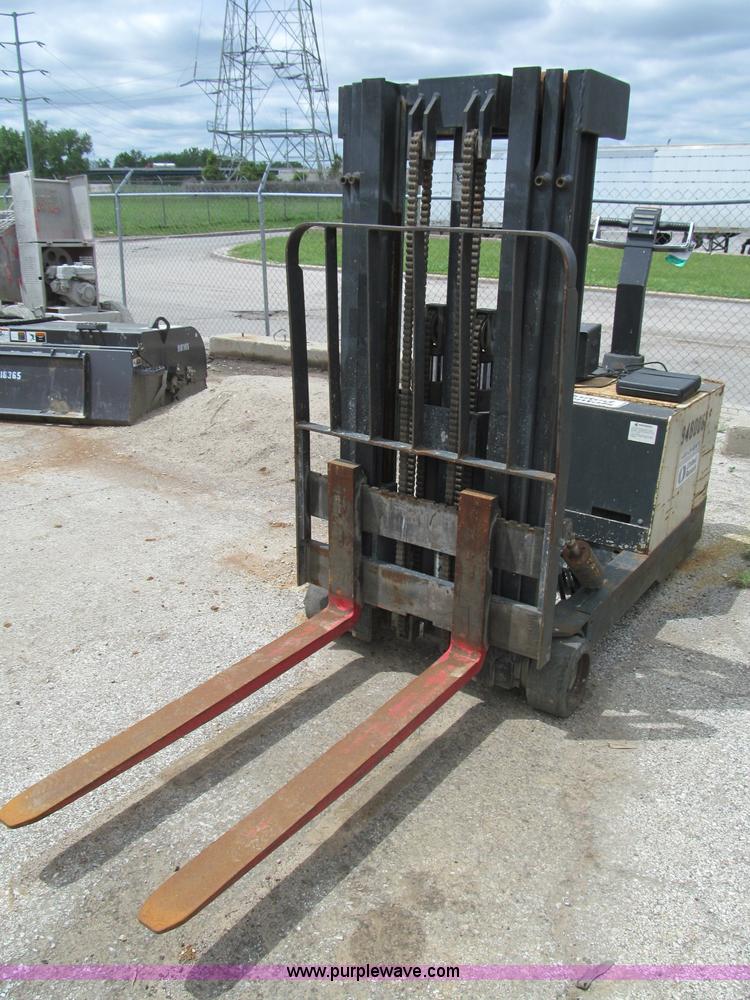 image for item F5068 2000 Crown 40WBT walk-behind forklift
