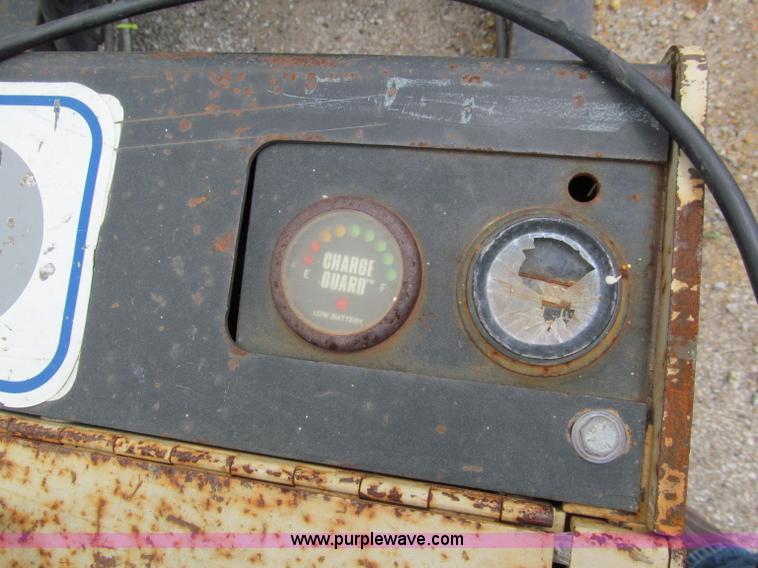 image for item F5068 2000 Crown 40WBT walk-behind forklift