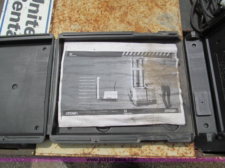 image for item F5068 2000 Crown 40WBT walk-behind forklift