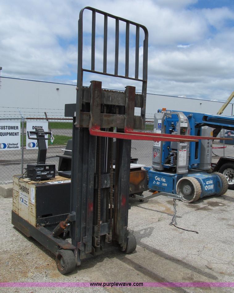 image for item F5068 2000 Crown 40WBT walk-behind forklift