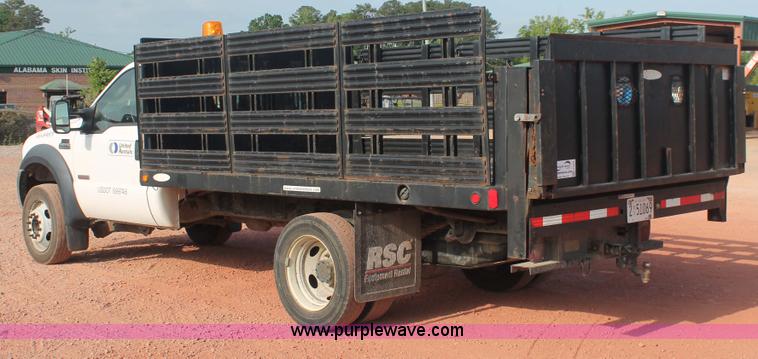 image for item H3503 2006 Ford F450 XL Super Duty stake bed truck