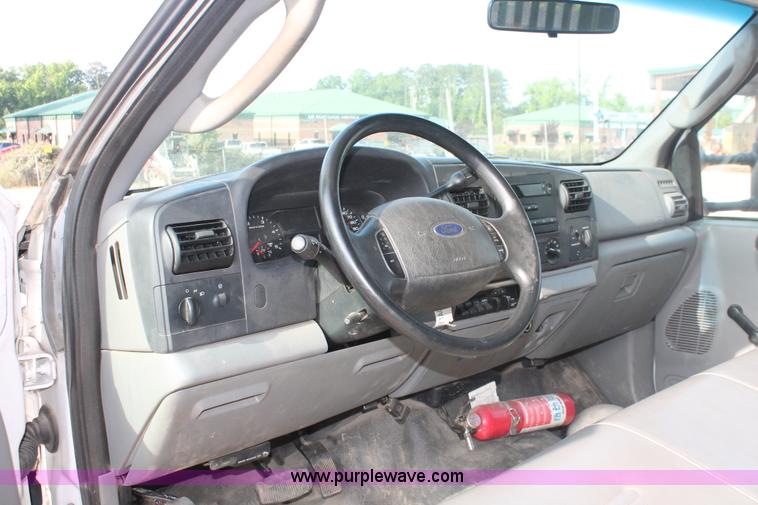 image for item H3503 2006 Ford F450 XL Super Duty stake bed truck