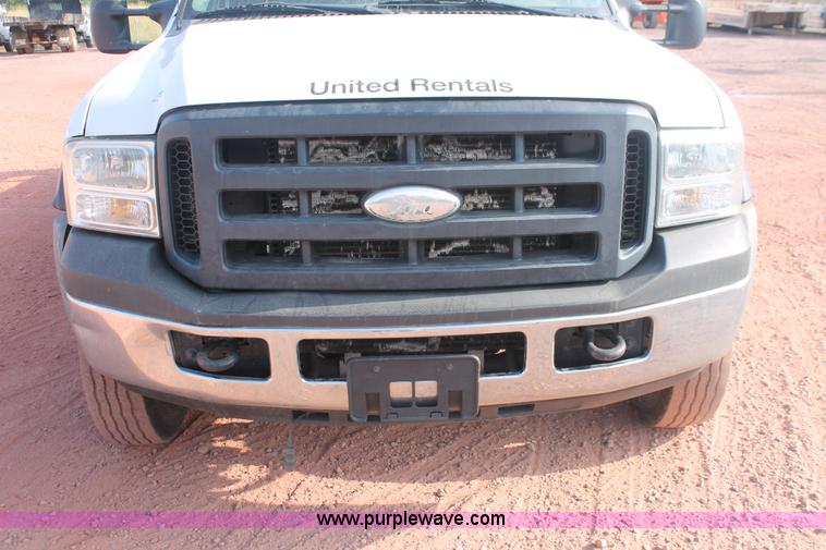 image for item H3503 2006 Ford F450 XL Super Duty stake bed truck