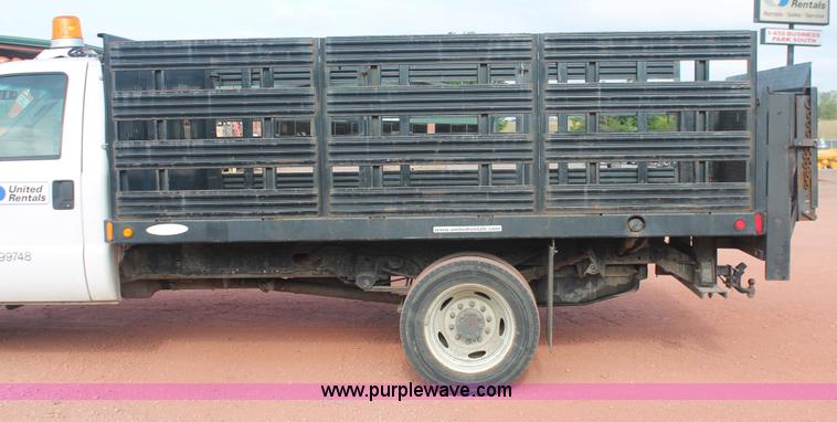 image for item H3503 2006 Ford F450 XL Super Duty stake bed truck