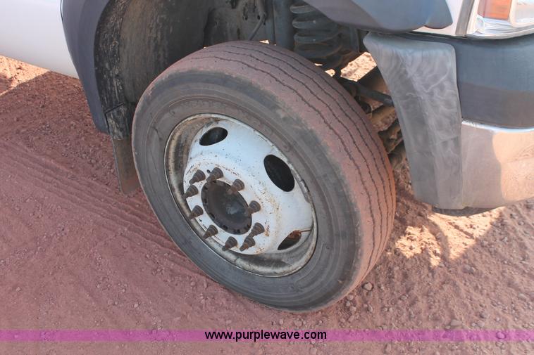 image for item H3503 2006 Ford F450 XL Super Duty stake bed truck