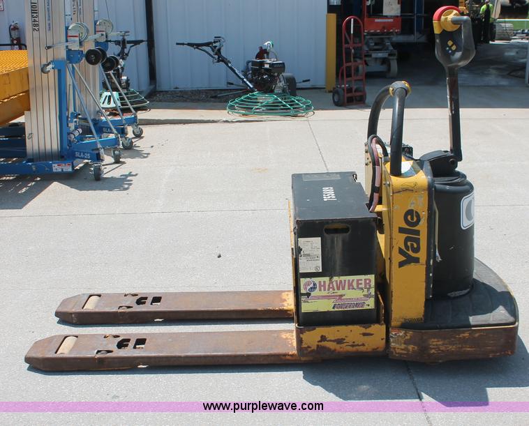 image for item H3517 2008 Yale MPE-060 electric pallet jack