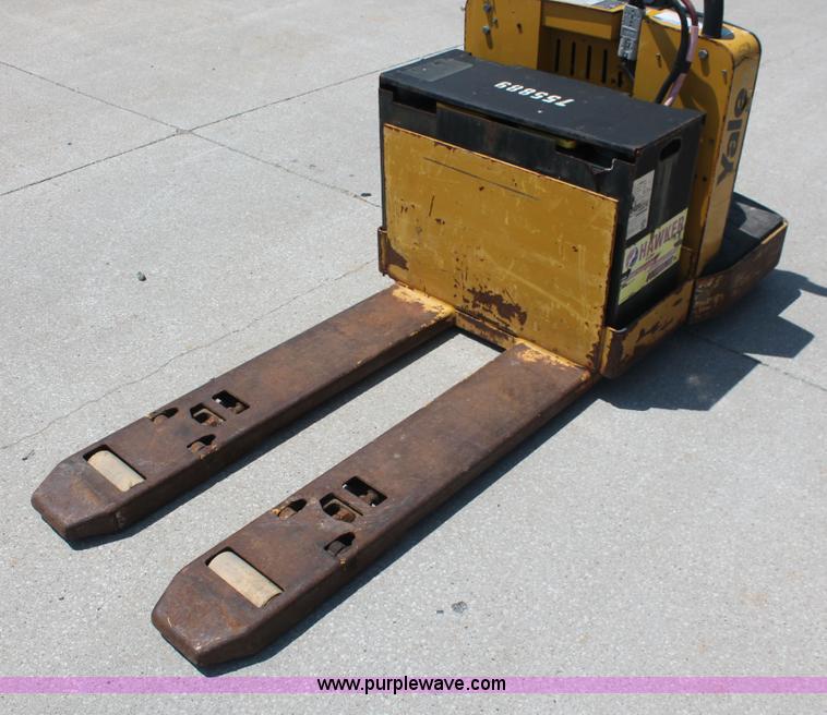 image for item H3517 2008 Yale MPE-060 electric pallet jack