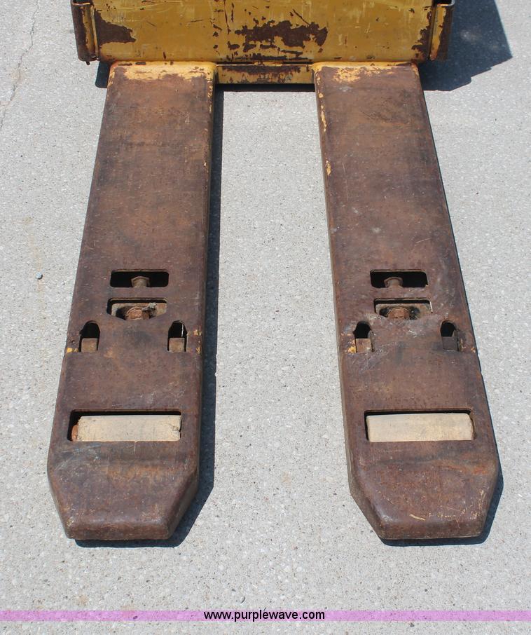 image for item H3517 2008 Yale MPE-060 electric pallet jack