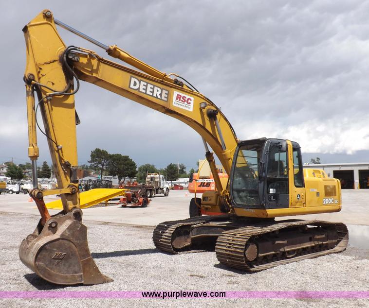 image for item H7023 2007 John Deere 200C LC excavator
