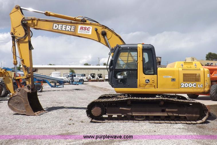 image for item H7023 2007 John Deere 200C LC excavator