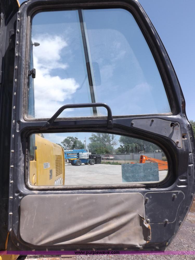 image for item H7023 2007 John Deere 200C LC excavator