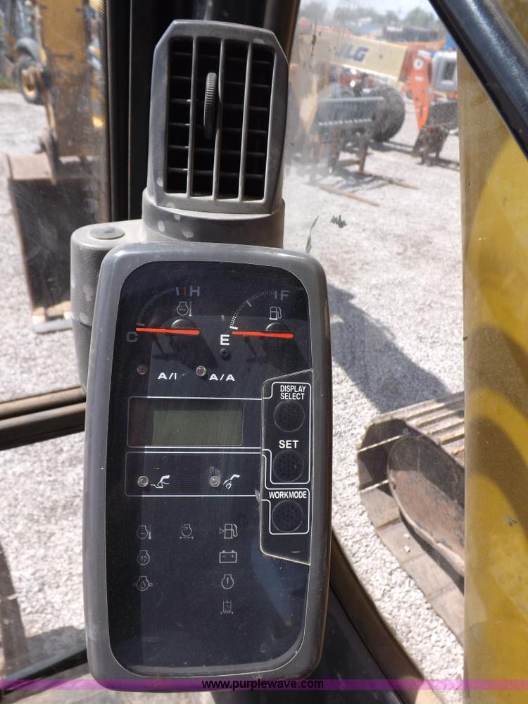 image for item H7023 2007 John Deere 200C LC excavator