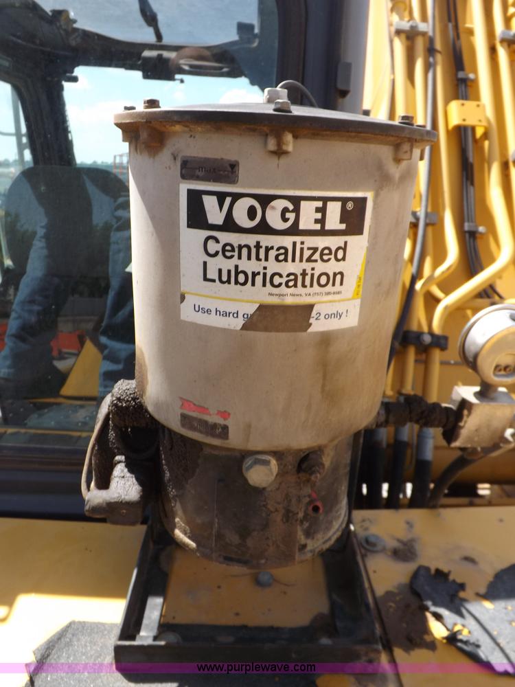 image for item H7023 2007 John Deere 200C LC excavator