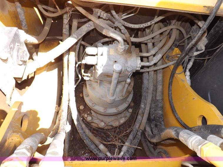 image for item H7023 2007 John Deere 200C LC excavator