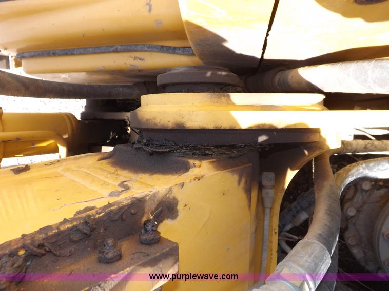 image for item H7023 2007 John Deere 200C LC excavator