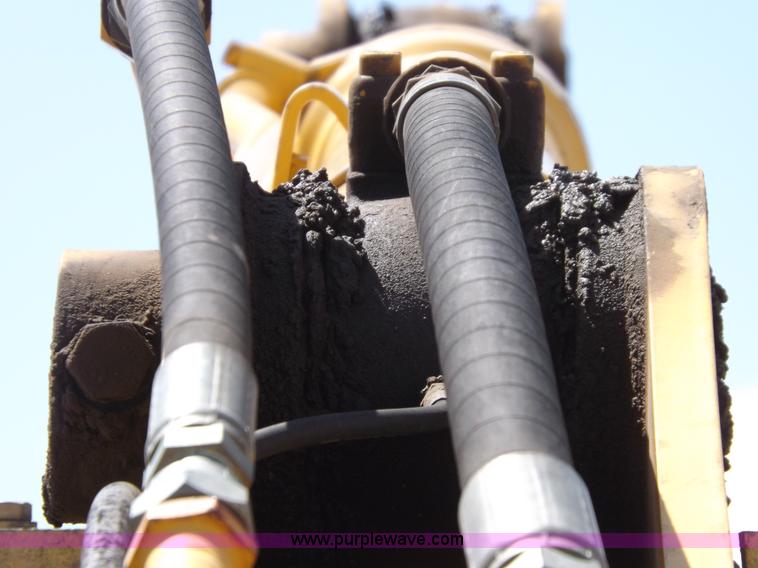 image for item H7023 2007 John Deere 200C LC excavator