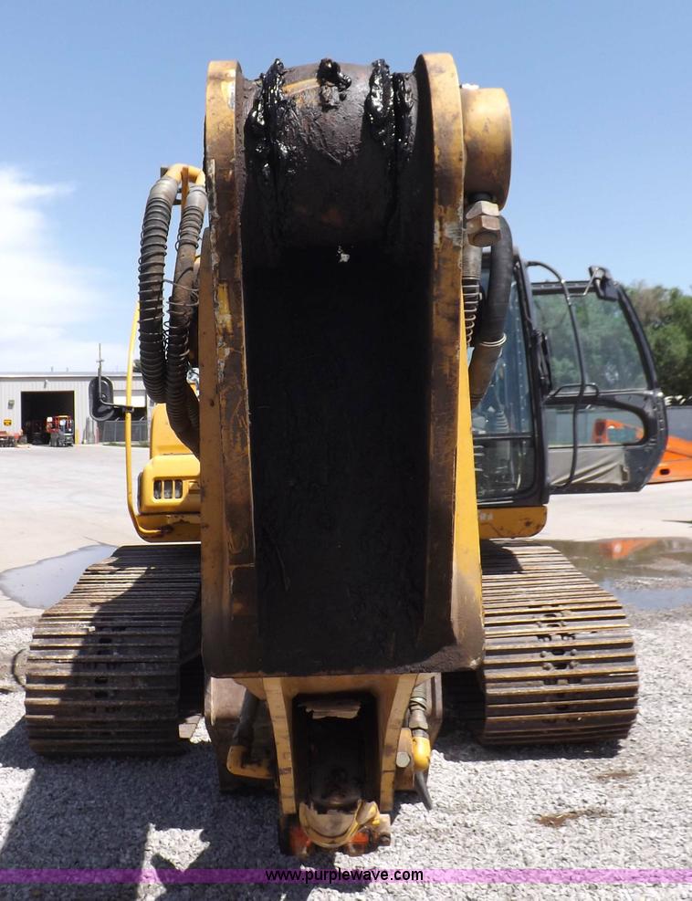 image for item H7023 2007 John Deere 200C LC excavator